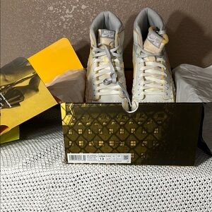 Nike Air Jordan 1 Retro HI OG SP High-Top Sneakers - Grey, White and Gold